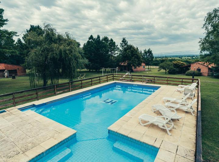 Terreno · 890m² · 10 Dormitorios · 12 Cocheras