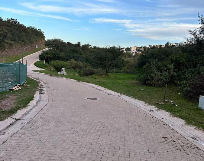 Terreno · 1203m²