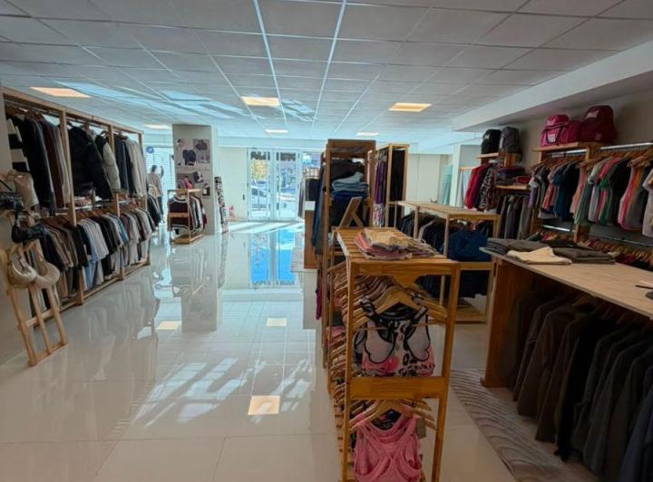 Local comercial · 180m² · 1 Ambiente