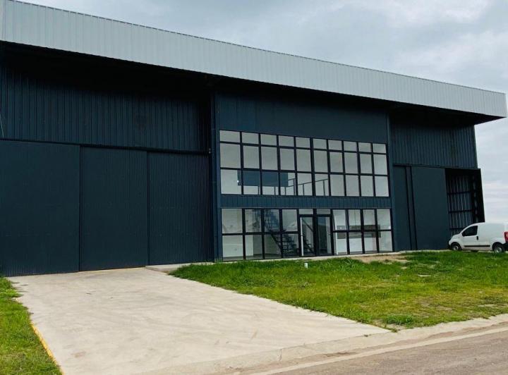 Bodega-Galpón · 920m² · 2 Ambientes