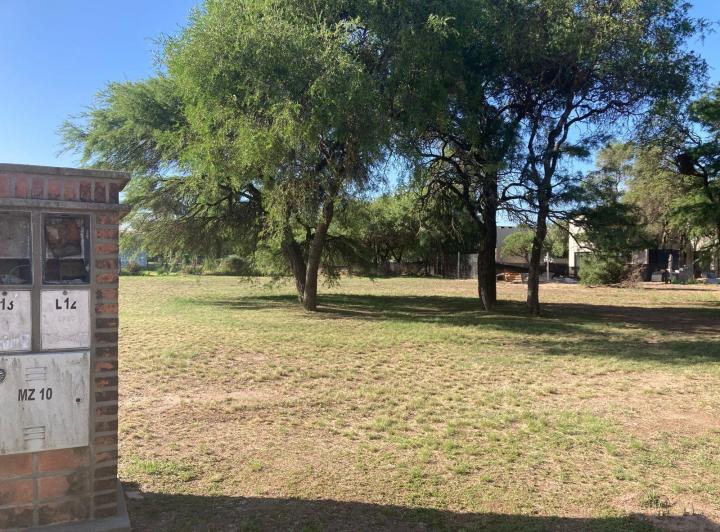 Terreno · 932m²