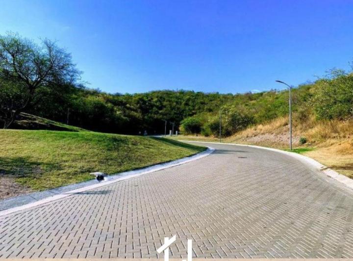 Terreno · 981m²
