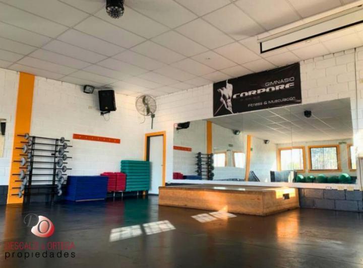 Local comercial · 210m² · 2 Ambientes
