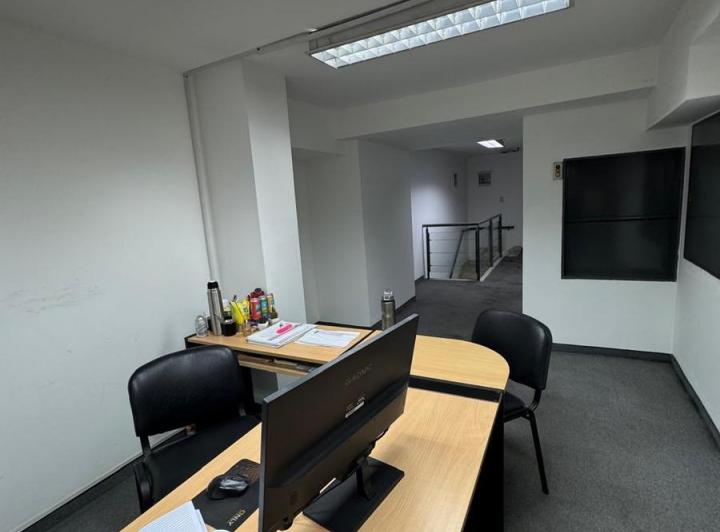 Local comercial · 220m² · 8 Ambientes