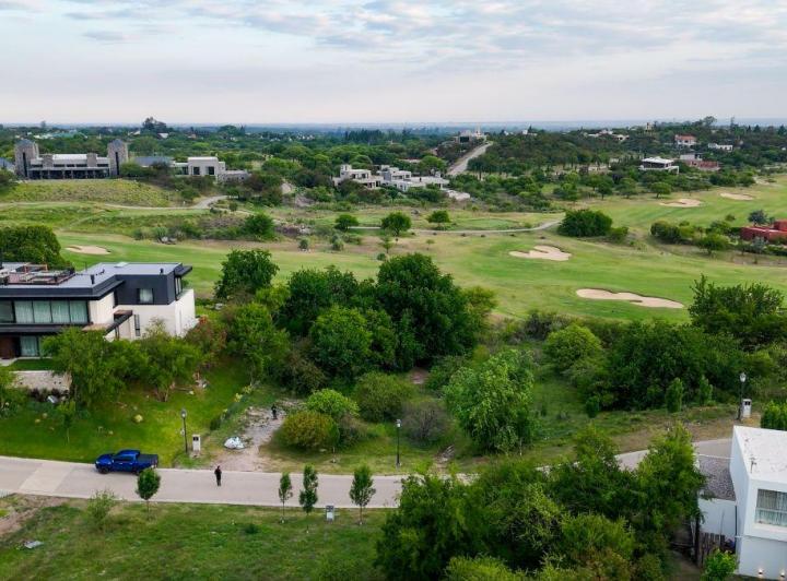 Terreno · 1296m²