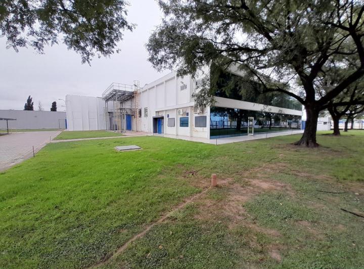 Bodega-Galpón · 4700m² · 20 Ambientes