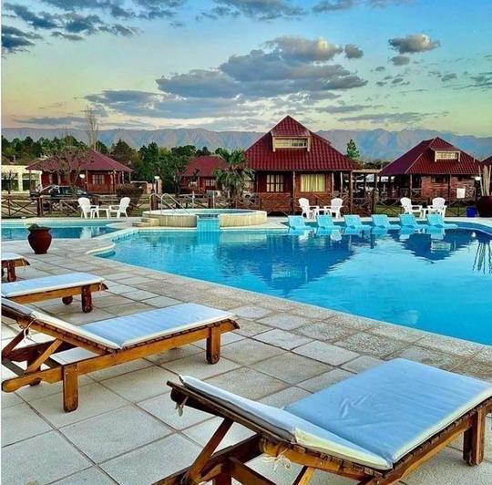 Hotel · 2000m² · 60 Ambientes · 20 Cocheras