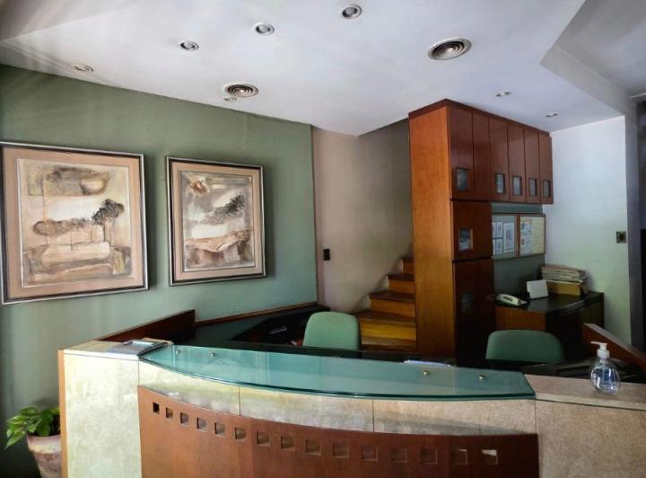 Edificio · 477m² · 14 Ambientes · 5 Cocheras