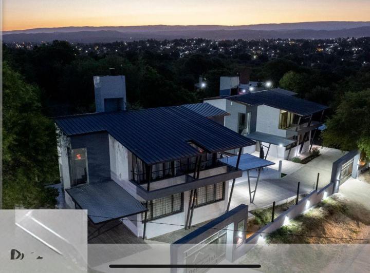Hotel · 320m² · 6 Ambientes · 4 Cocheras