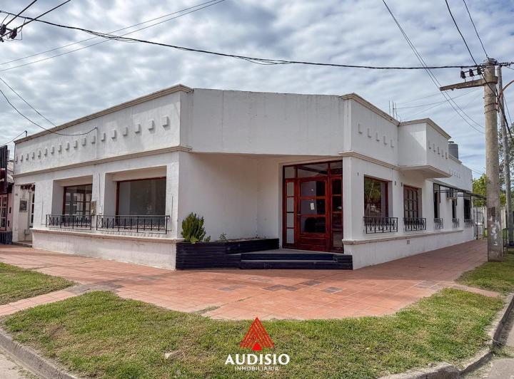 Local comercial · 137m² · 8 Ambientes · 1 Cochera