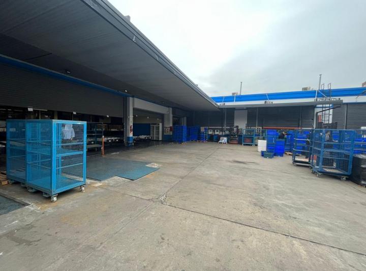 Bodega-Galpón · 3809m² · 18 Ambientes · 10 Cocheras