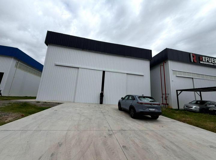 Bodega-Galpón · 990m²