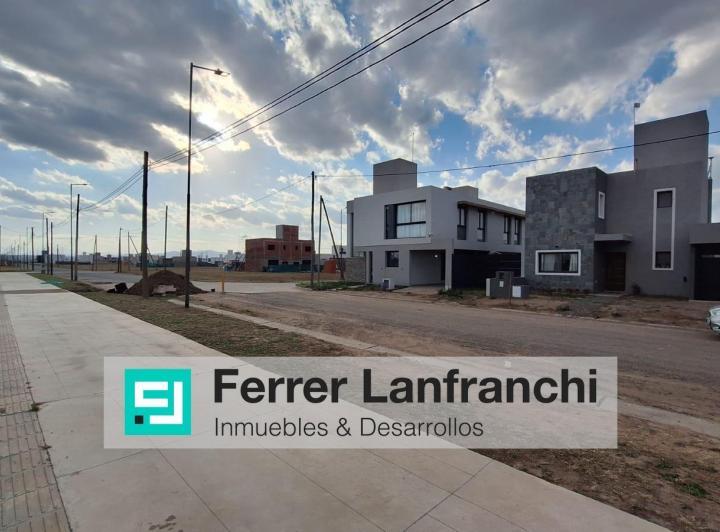 Terreno · 300m²