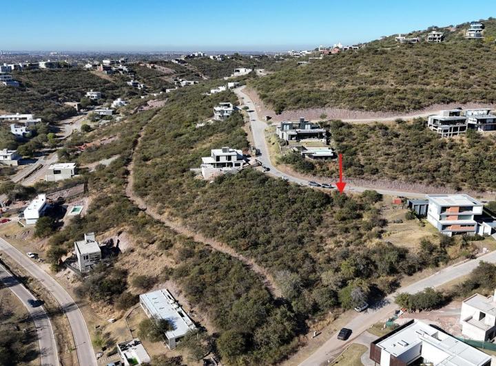 Terreno · 1221m²
