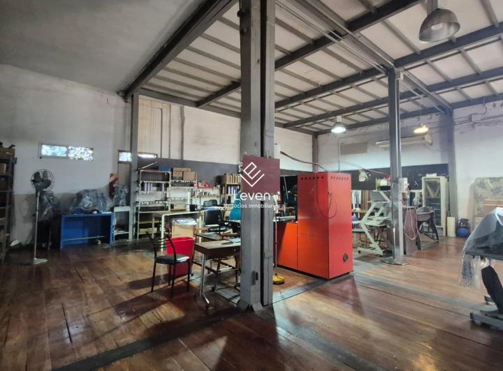 Bodega-Galpón · 968m² · 11 Ambientes