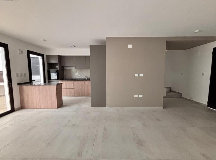 PH · 147m² · 6 Ambientes · 2 Cocheras