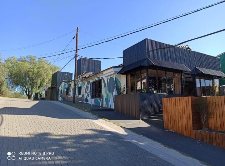 Hotel · 1800m² · 42 Ambientes · 15 Cocheras