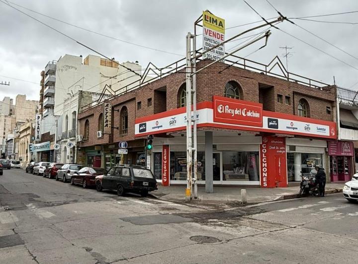 Local comercial · 256m²