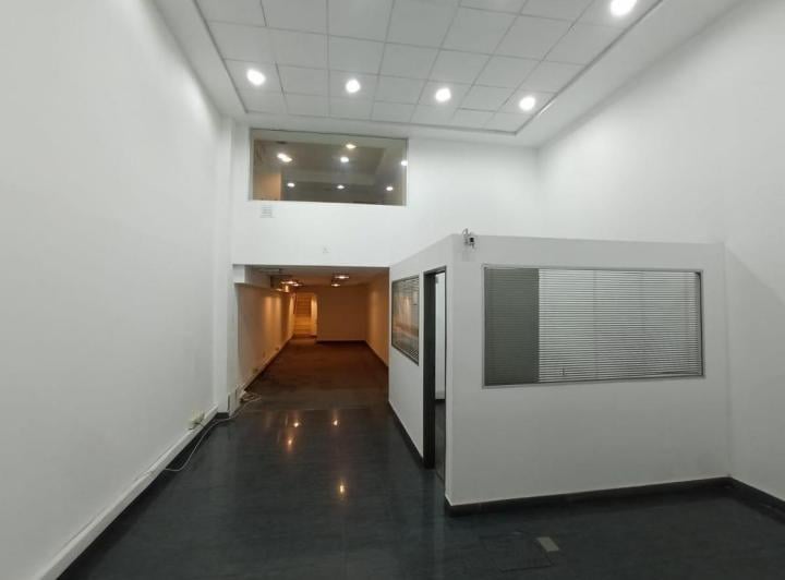 Local comercial · 220m² · 2 Ambientes