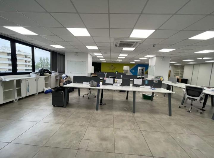 Oficina comercial · 390m² · 10 Ambientes · 5 Cocheras