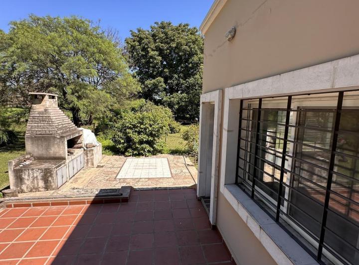 Campo · 375m² · 8 Ambientes