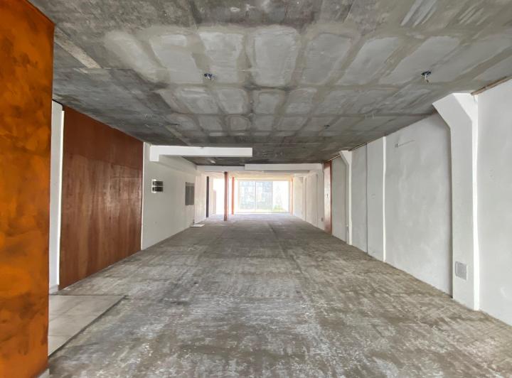 Local comercial · 240m² · 3 Ambientes