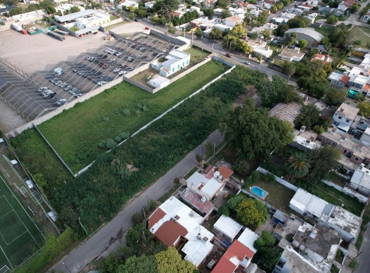 Terreno · 2200m²
