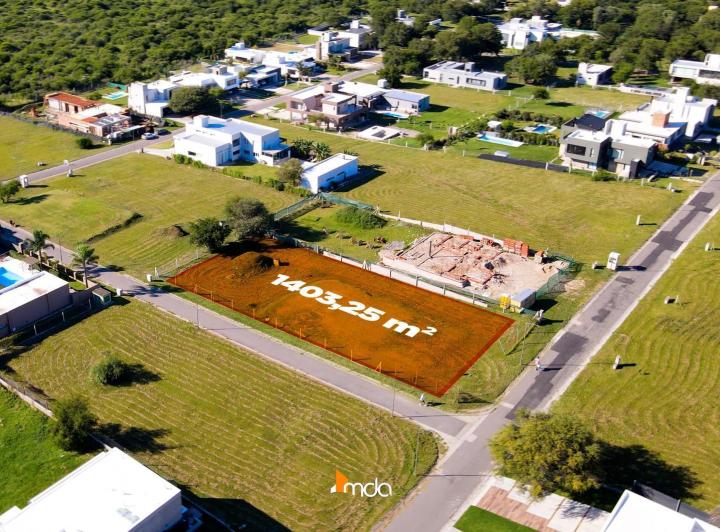 Terreno · 1403m²