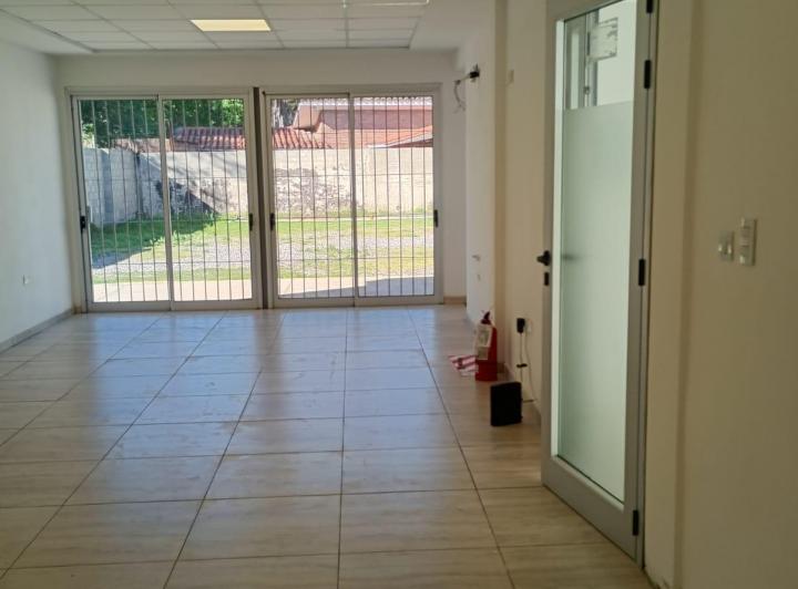 Local comercial · 240m² · 6 Ambientes · 12 Cocheras