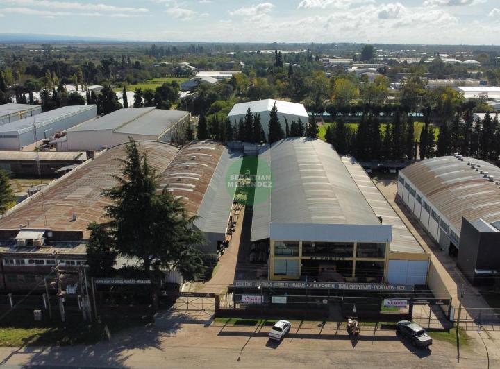 Bodega-Galpón · 3800m² · 4 Ambientes