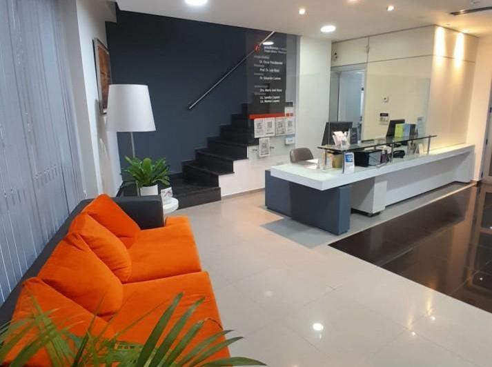 Consultorio · 240m² · 20 Ambientes · 4 Cocheras