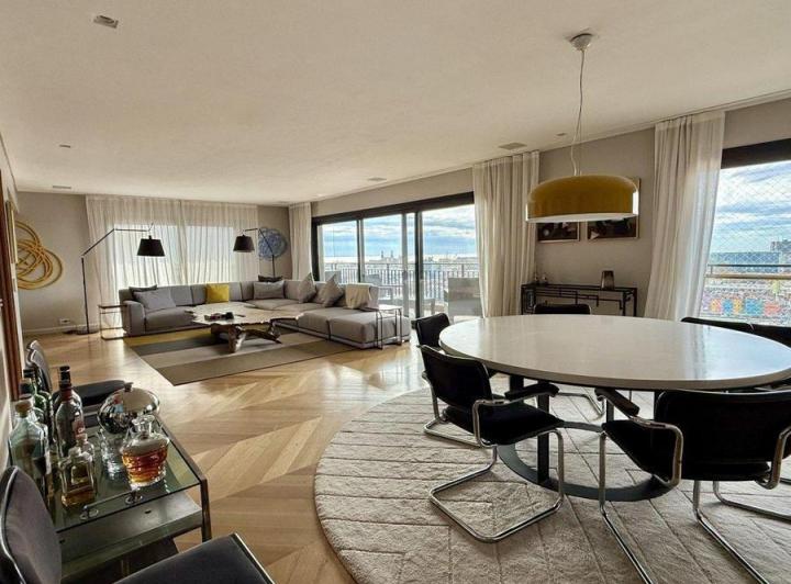 Departamento · 237ha · 5 Ambientes · 3 Cocheras