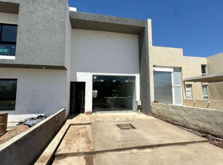 Local comercial · 93m²