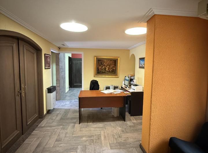 Oficina comercial · 158m² · 5 Ambientes · 1 Cochera
