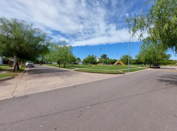 Terreno · 530m² · 1 Ambiente · 1 Cochera