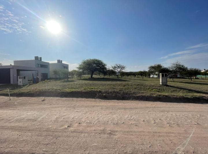 Terreno · 700m²