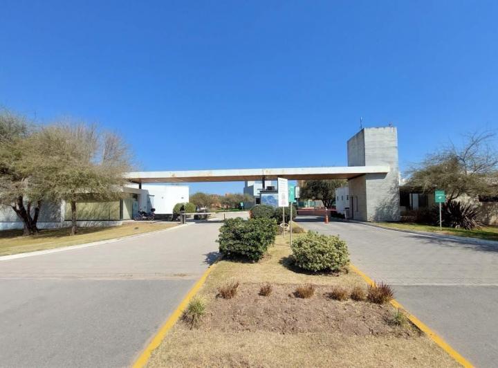 Terreno · 450m² · 1 Ambiente