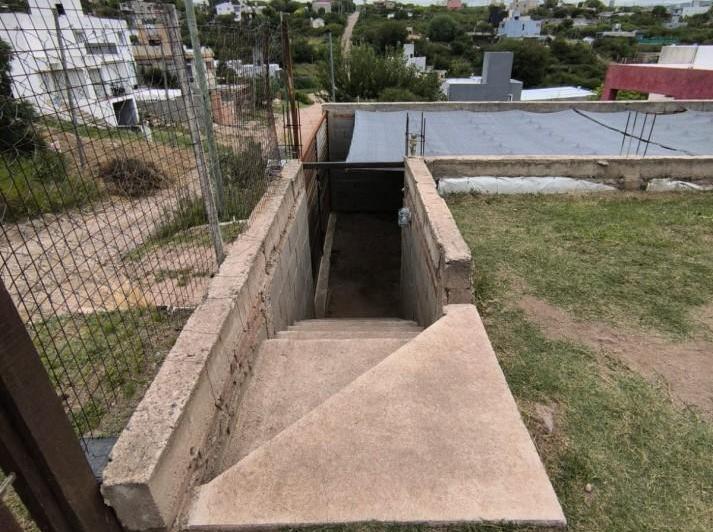 Bodega-Galpón · 160m² · 6 Ambientes · 2 Cocheras
