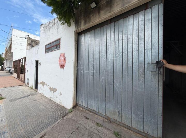 Bodega-Galpón · 320m² · 3 Ambientes · 15 Cocheras