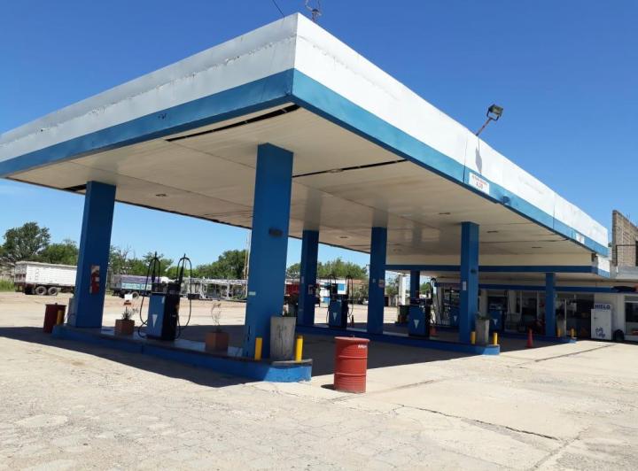 Bodega-Galpón · 1996m² · 8 Ambientes · 10 Cocheras