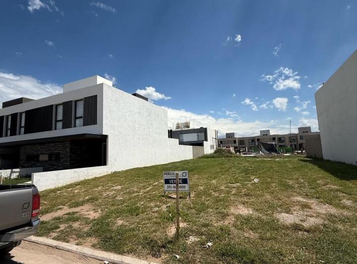 Terreno · 300m²