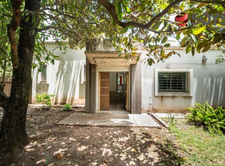 Campo · 375m² · 8 Ambientes · 1 Cochera