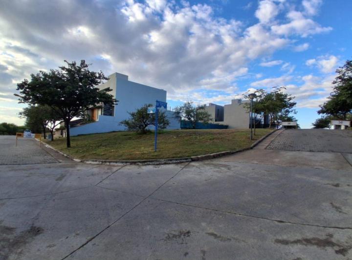 Terreno · 600m²