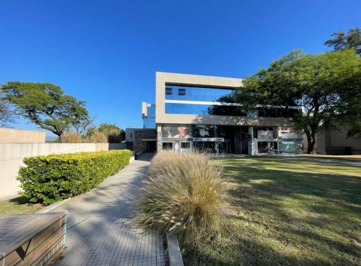 Oficina comercial · 76m² · 5 Ambientes · 2 Cocheras