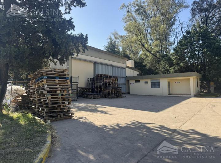 Bodega-Galpón · 902m²