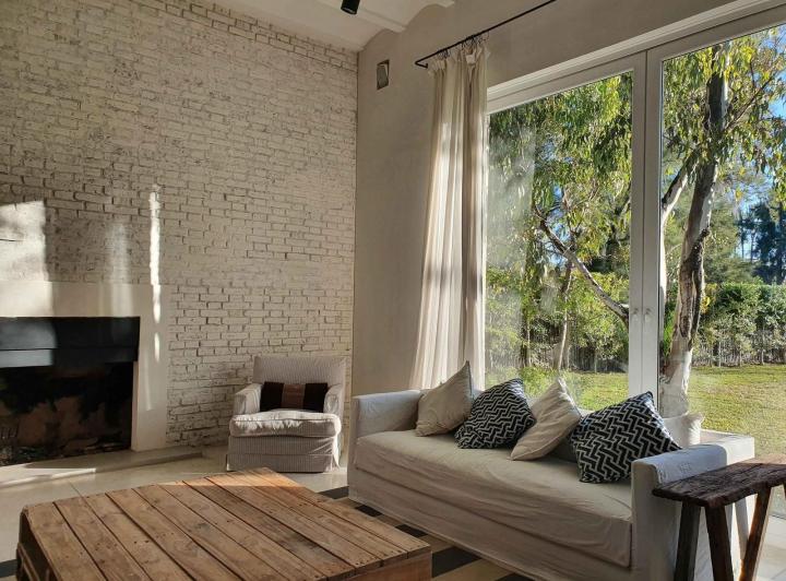 Casa · 300m² · 6 Ambientes · 4 Cocheras