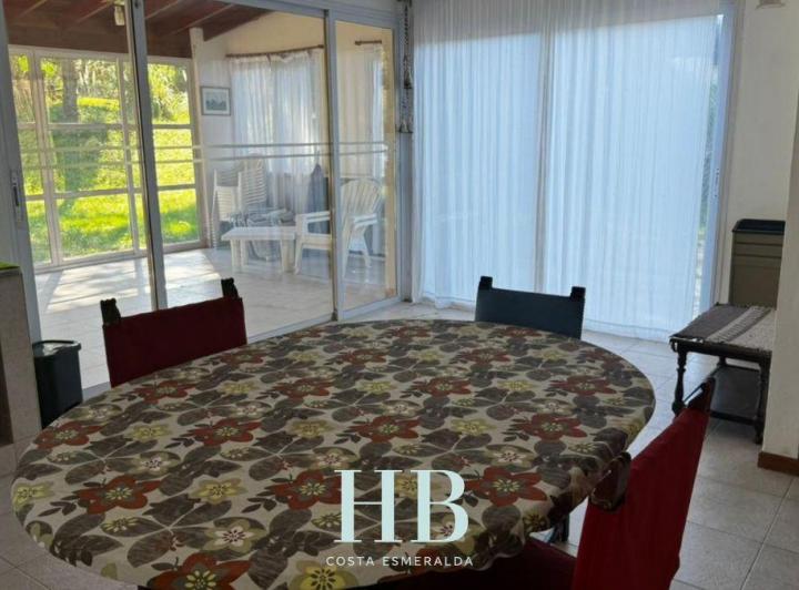 Casa · 40000m² · 4 Ambientes