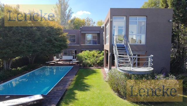 Casa · 410m² · 5 Ambientes · 4 Cocheras