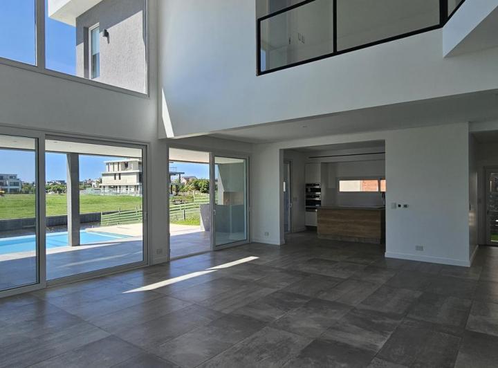 Casa · 460m² · 7 Ambientes · 2 Cocheras