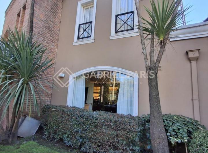 Casa · 248m² · 5 Ambientes · 2 Cocheras